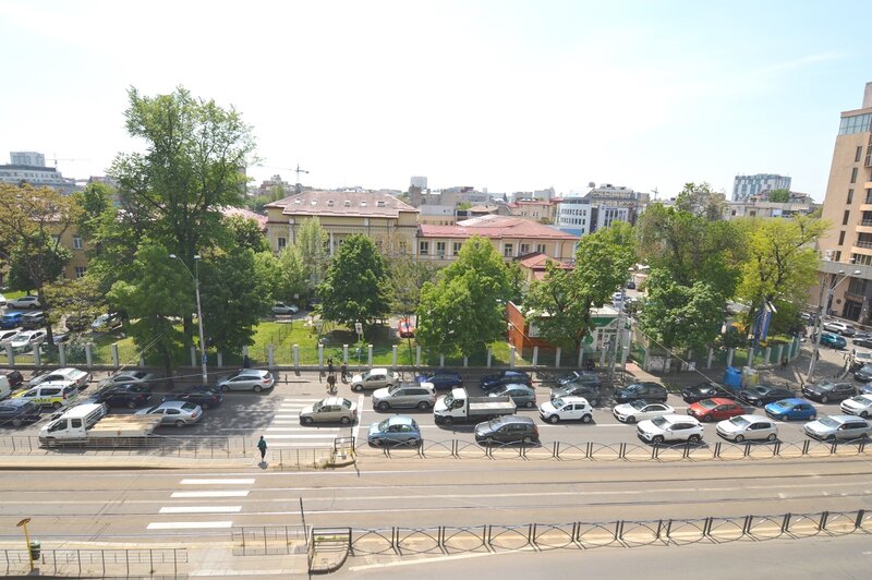 Piata Victoriei, Bd. Iancu de Hunedoara